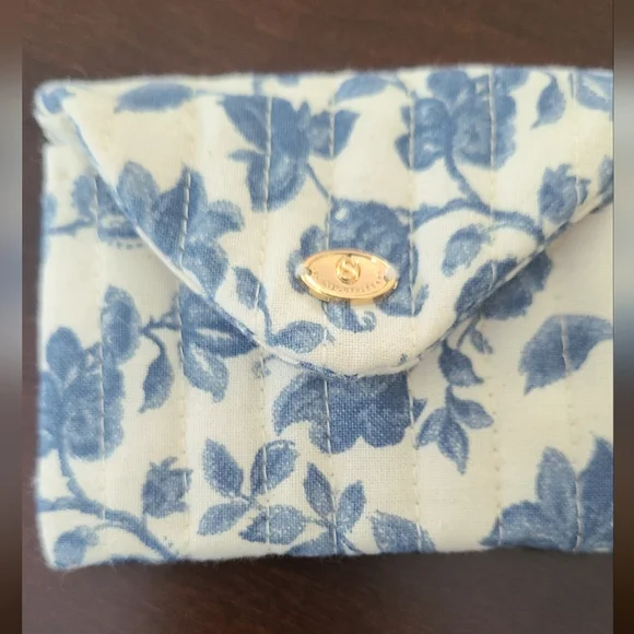 Sezane Set Of Two Pouches - Picture 3 of 3